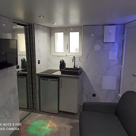 Golden Suites & Le Coocon Apartment *